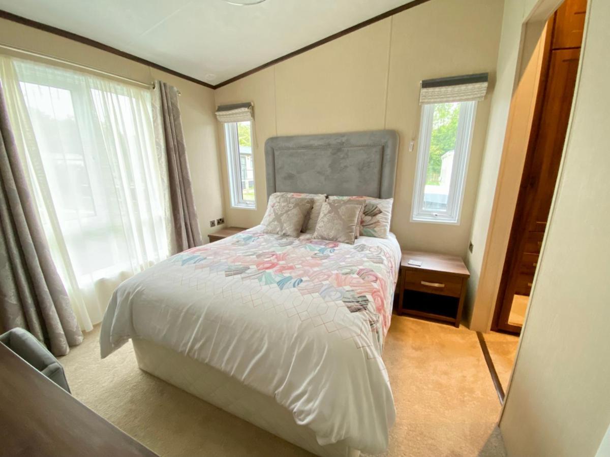 Wildflower, Premium Plus Hot Tub Lodge Саут-Керні Екстер'єр фото